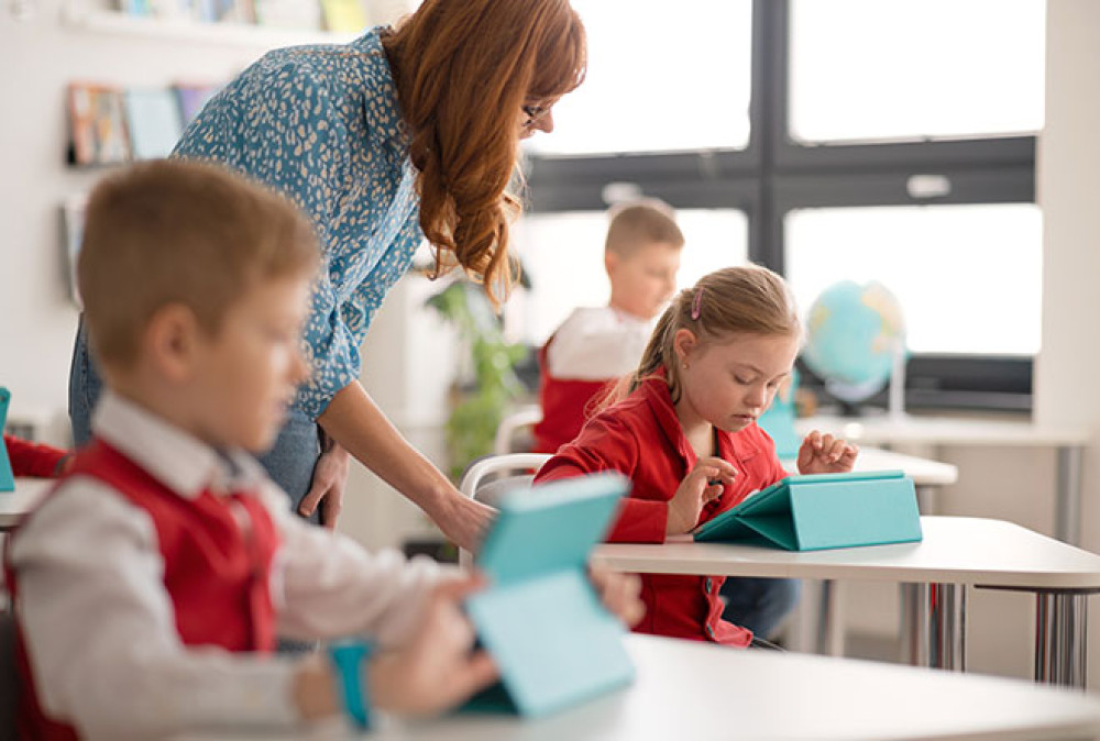 Az iskolai oktatási jogszabályok korszerűsítése