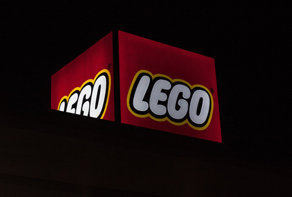 A LEGO játékkészlet kockájának kialakítása védve marad
