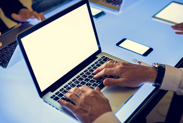 Kártérítés követelése rágalmazó kijelentések internetes terjesztéséért a Bíróság legutóbbi határozata szerint
