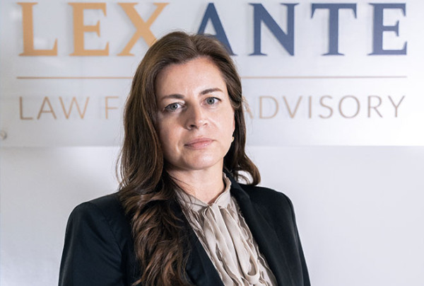JUDr. Petra Baňáková: Illegális munkavégzés és illegális foglalkoztatás Cikkek és hírek #118 Az illegális munkavégzés és az illegális foglalkoztatás jelentős problémát jelent a munkaerőpiacon, aminek negatív... Tovább a cikkre
